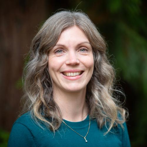 A smilling woman with long hair. 